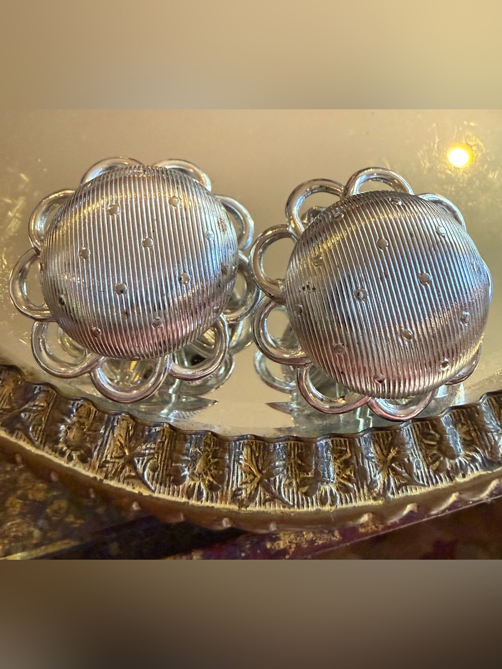 Vintage Signed Coro Silver Tone Scalloped Dome Clip On Earrings MCM